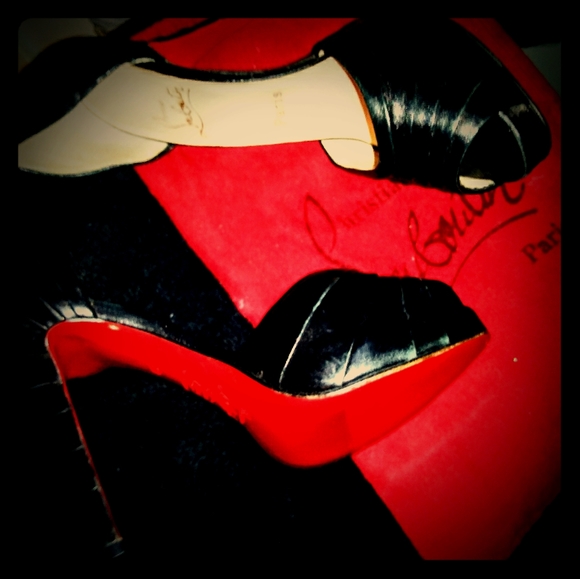Christian Louboutin D'orsay gorgeous shoe! - Picture 1 of 6